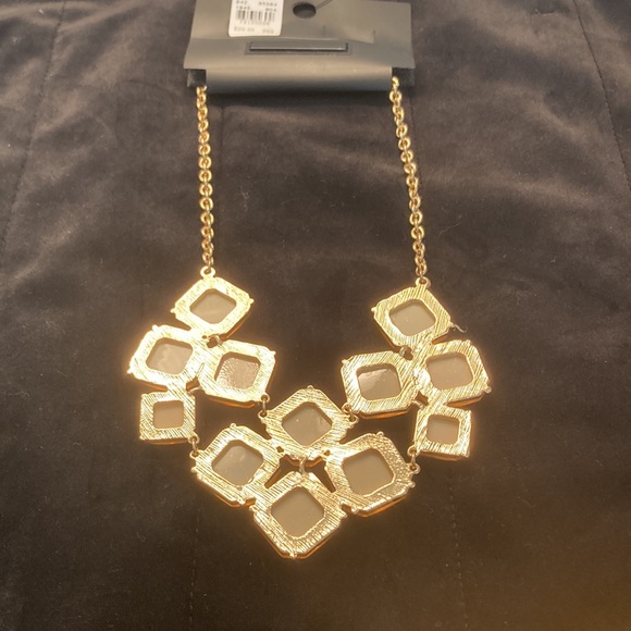 Statement Necklace with gold and rose hues - Picture 4 of 5